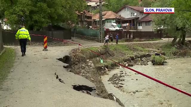 Dezastru după furtunile din weekend. „Au crezut că îi mătură cu totul apa”