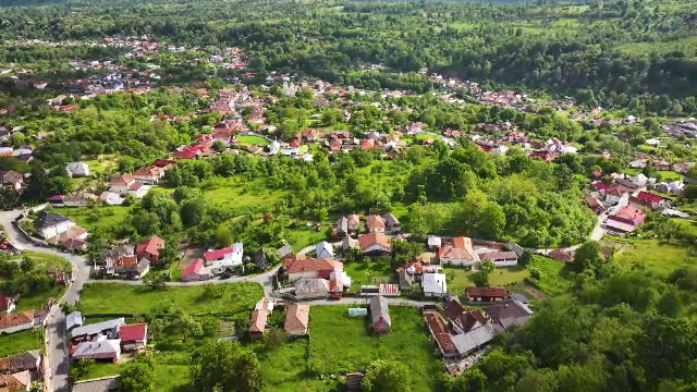Locul din România transformat de tineri întorși acasă. „Vin 