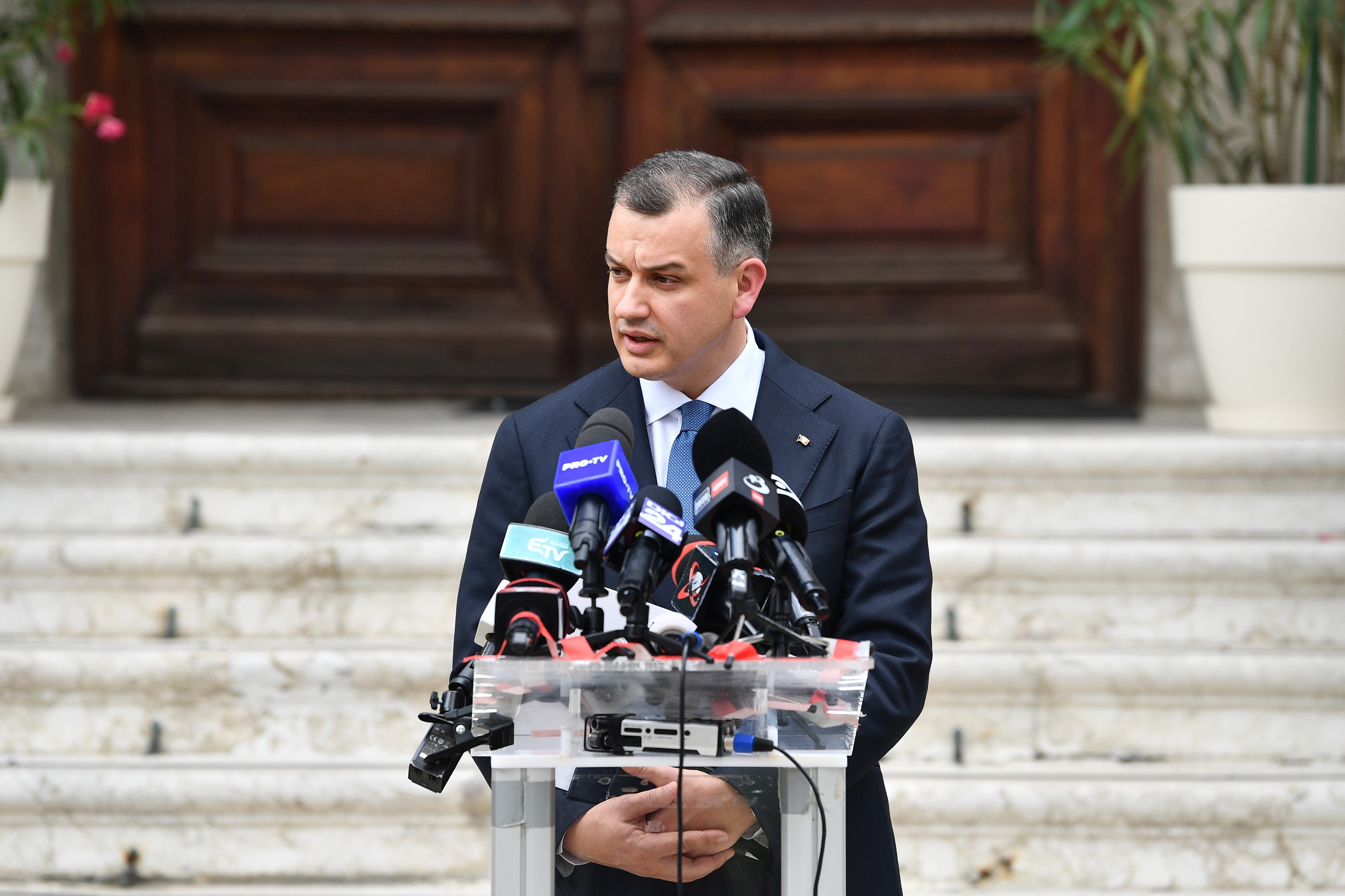 Ce cetățenii are, de fapt, Eugen Tomac. Premierul 