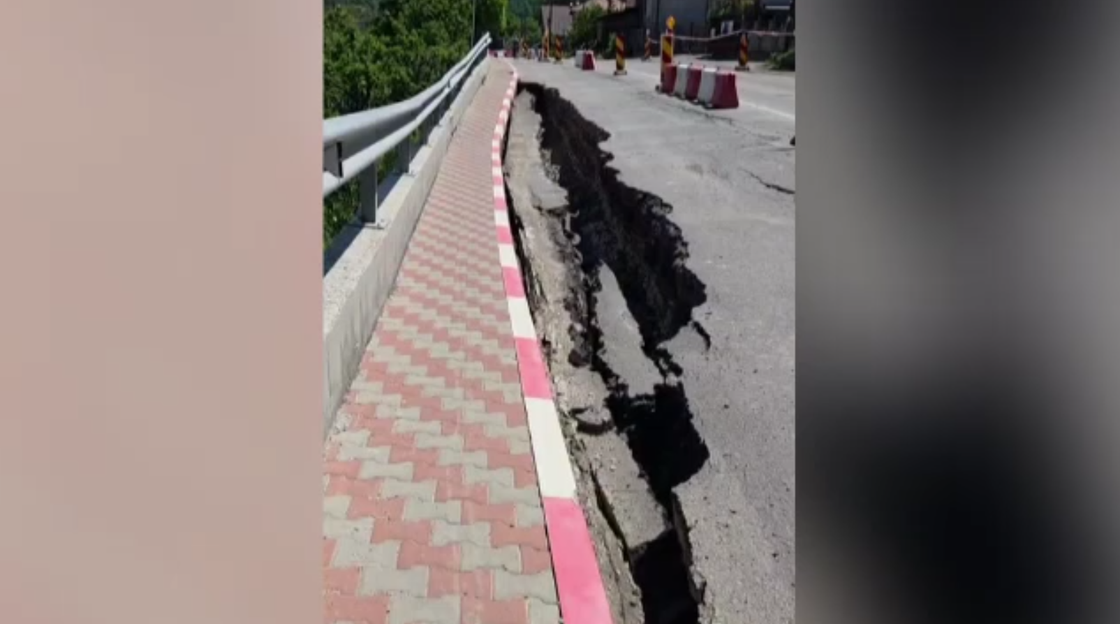 Alertă pe una dintre cele mai importante șosele spre Ardeal: surpare masivă pe DN10, zona a fost declarată calamitată