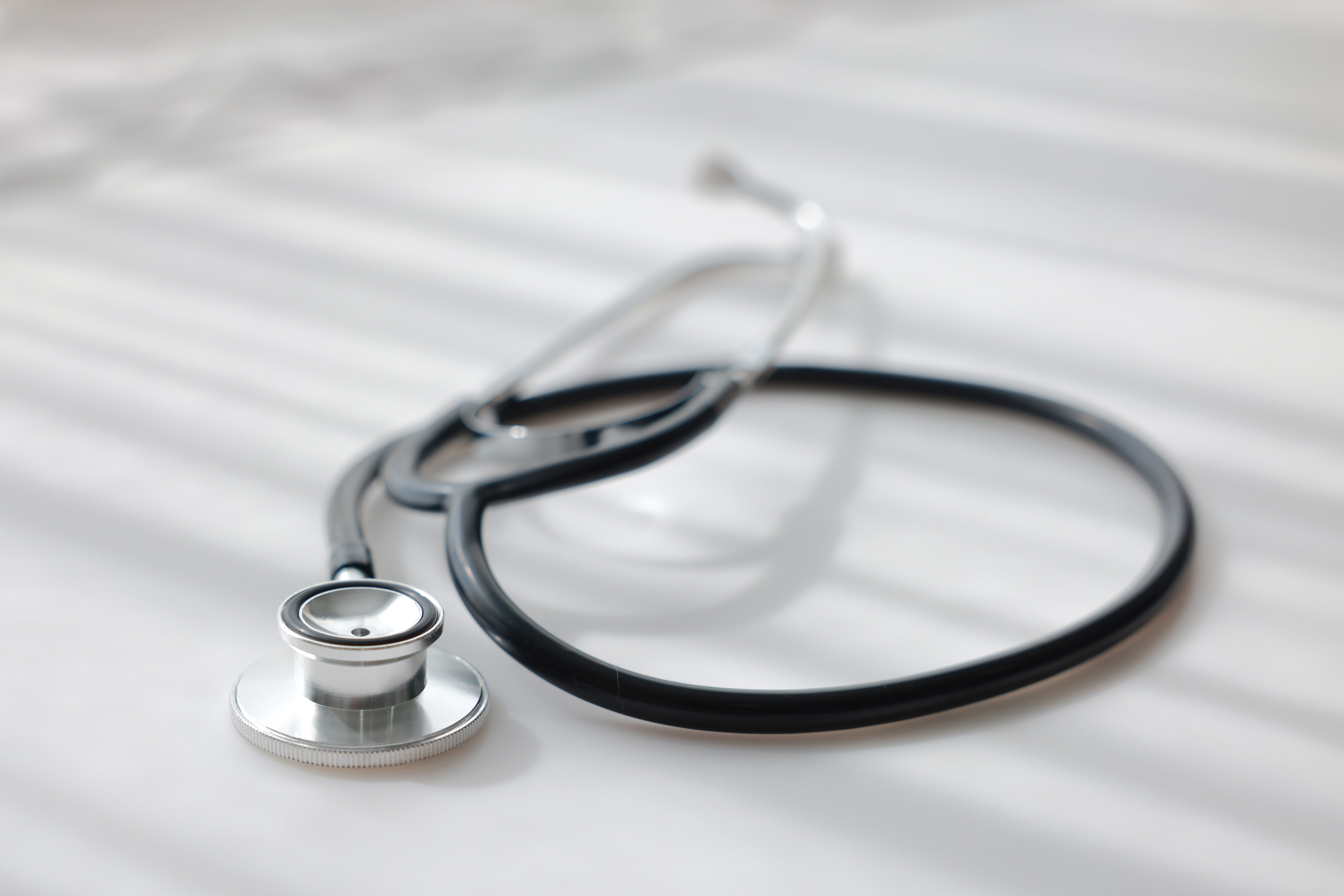 Medicii legişti şi personalul din institutele şi s