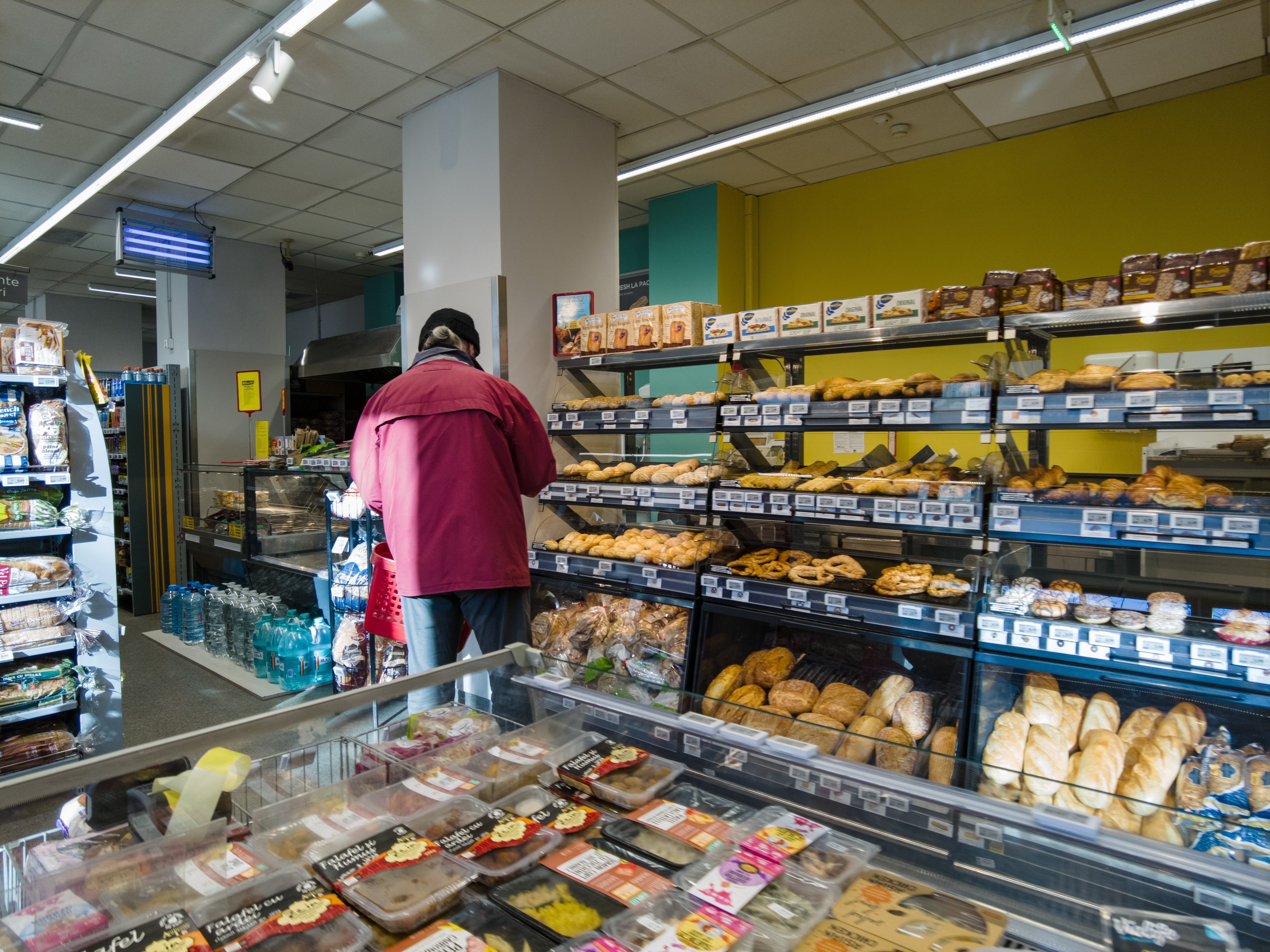 Nemulțumirea marilor retaileri referitoare la modificările privind plafonarea prețurilor la alimente: „Restul sunt exceptați”
