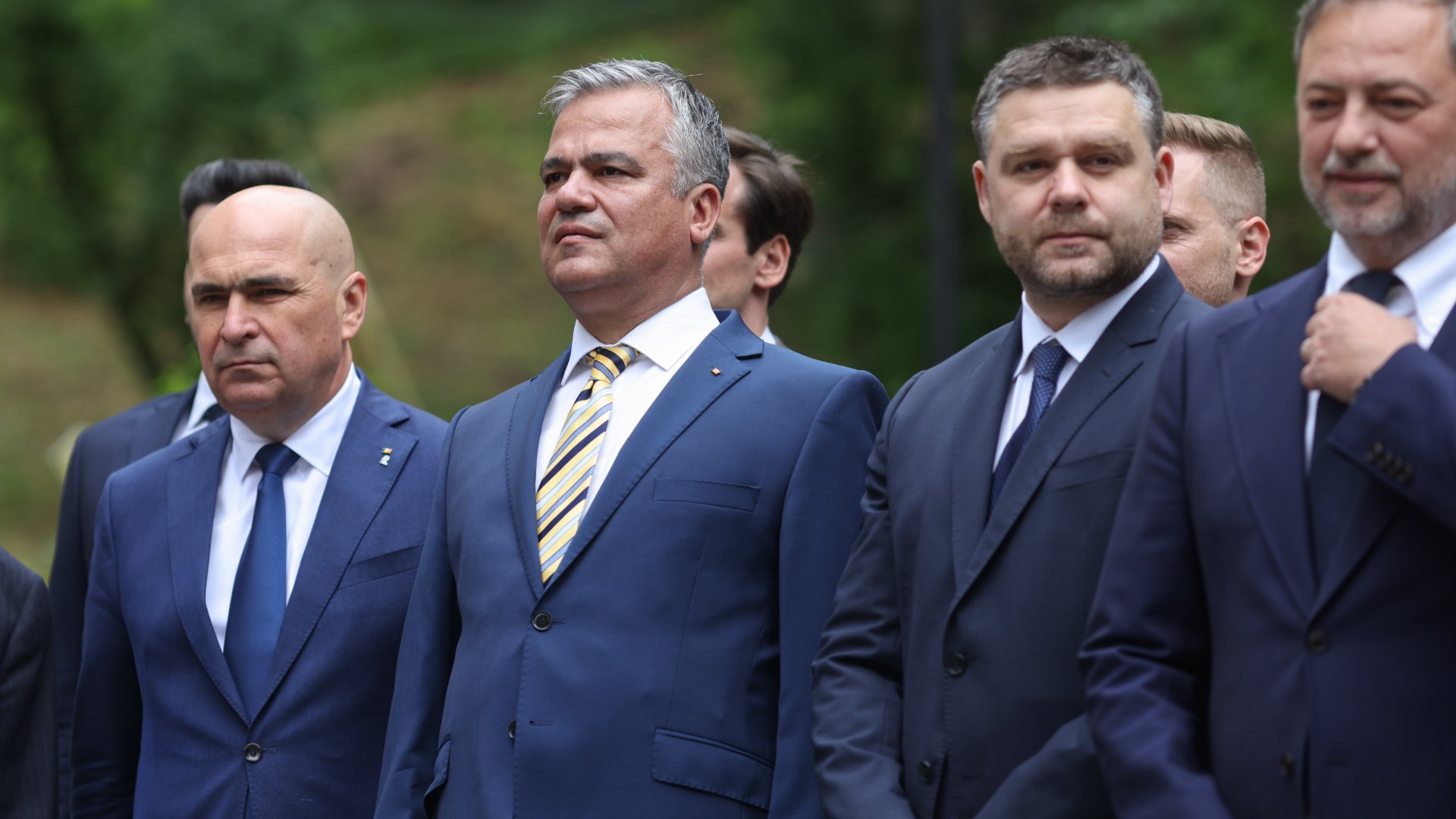 Cine sunt liberalii care sunt în tabăra premierului desemnat Adrian Veștea. Parlamentarii PNL dispuși să îi voteze Cabinetul