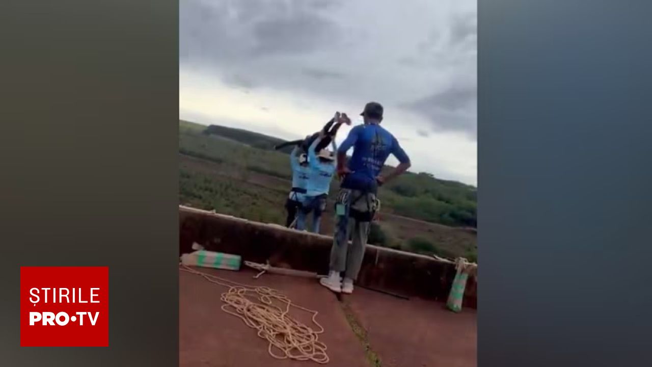 O tânără de 21 de ani a murit, aruncată de pe un pod. Personalul nu i