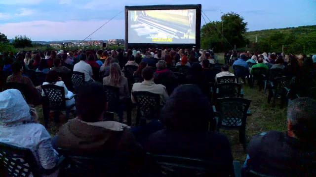 Atmosferă franțuzească pentru spectatorii TIFF. Au gustat un preparat inspirat din filmul pe care l-au urmărit într-o livadă