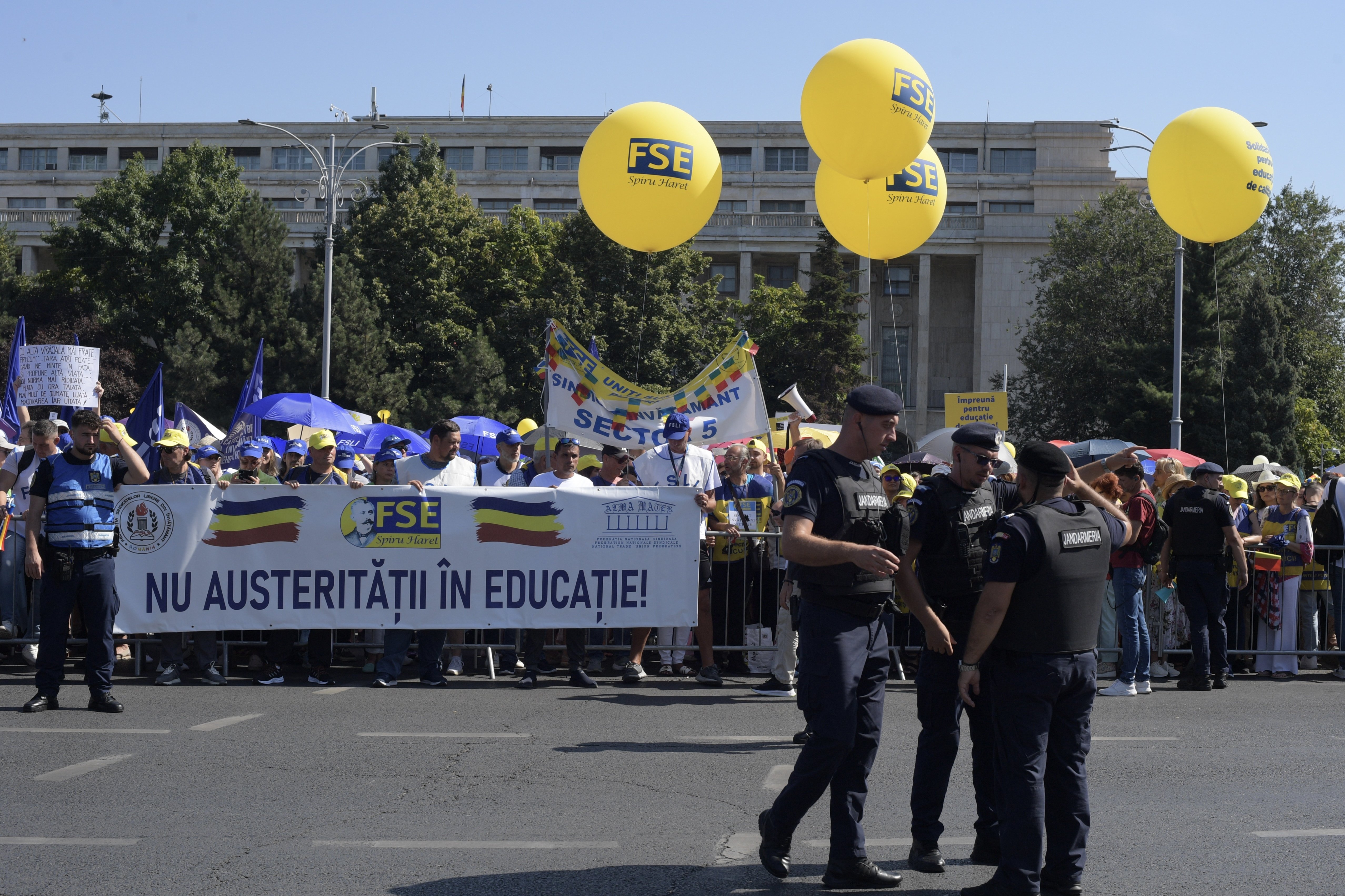 Profesorii, scoși în stradă de legea salarizării. Sindicaliștii vor protesta în fața Guvernului și a Parlamentului