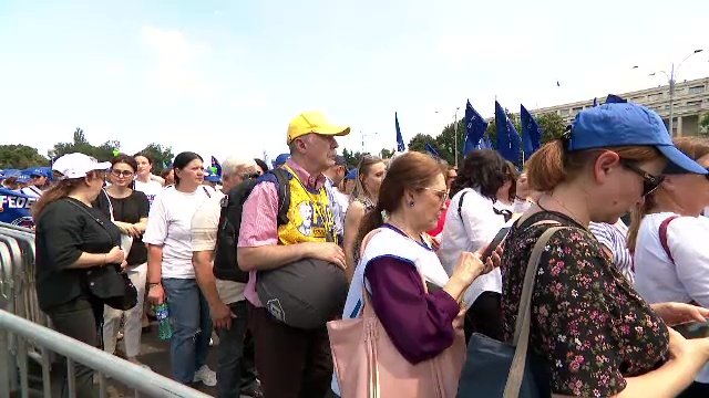 Aproximativ 20.000 de angajați din educație au protestat în București. Ei susțin că multe salarii din sistem au scăzut