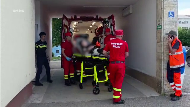 Un urs a atacat un vânător și un paznic care încercau să îl ucidă, după ce l-au împușcat