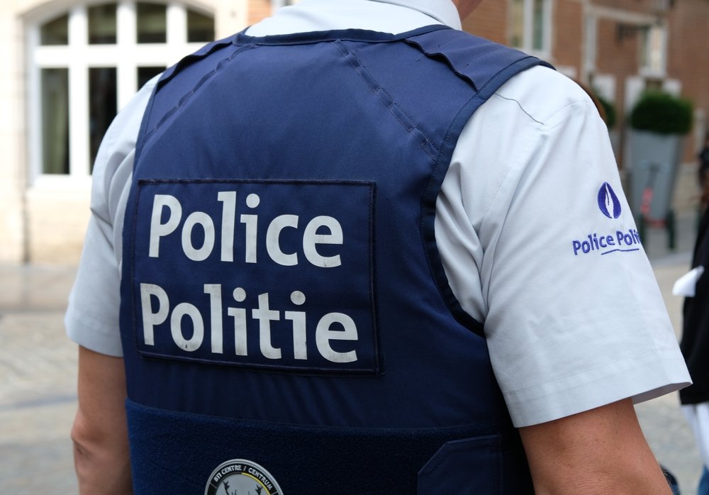 Un cuplu din Belgia a fost arestat după ce polițiștii au găsit peste 690.000 de euro în mașina lor, la un control de rutină