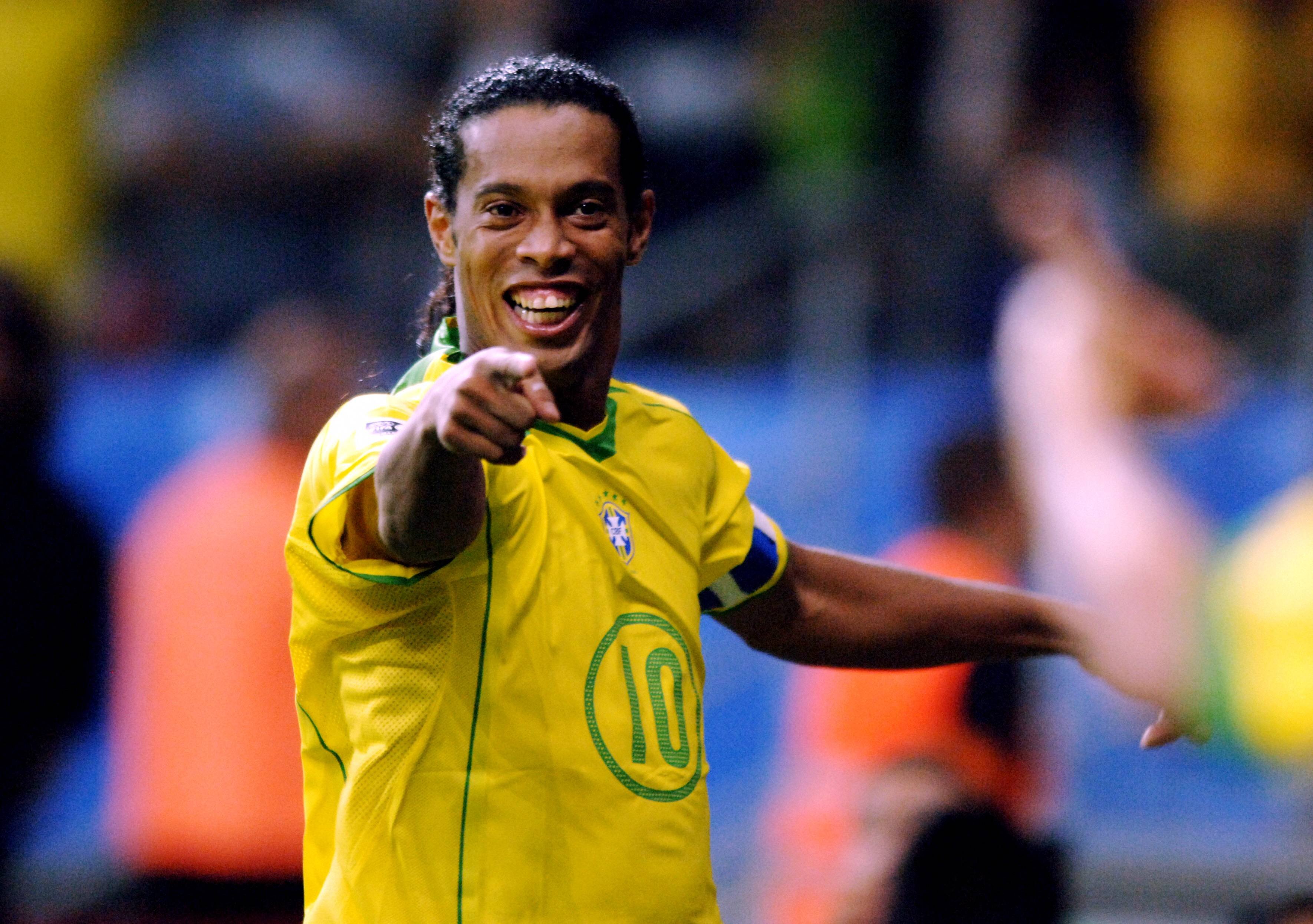 Legendarul Ronaldinho revine pe teren, la 46 de ani. Unde va juca marele fotbalist: ”Culori noi, acelaşi zâmbet”
