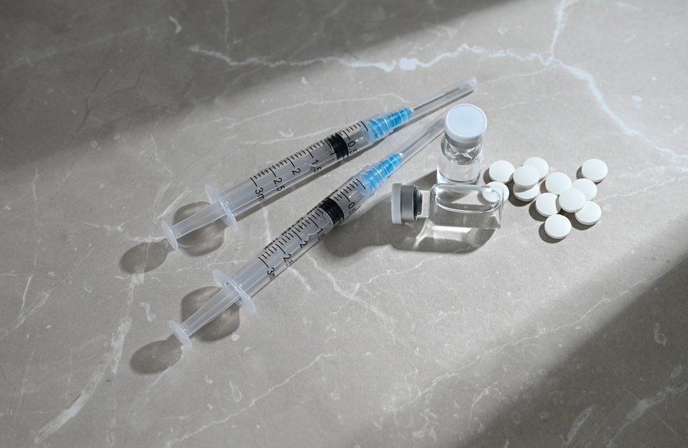 Tot mai mulți tineri folosesc peptide pentru masă musculară, promovate pe TikTok. Avertismentul specialiștilor