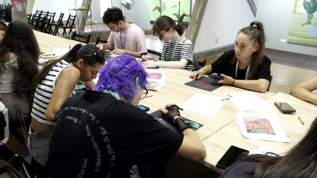 Universități, muzee și instituții culturale organizează cursuri de vară pentru copii. Cât costă și unde sunt gratuite