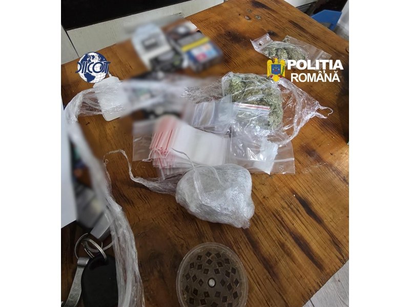 Percheziții DIICOT la o grupare de srilankezi care vindea droguri. Un tânăr a murit după o petrecere organizată de suspecți