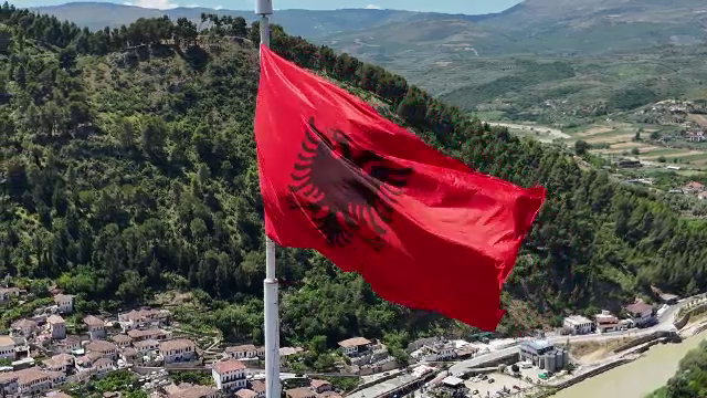 Albania, destinația de vacanță care amintește de România de acum 20 de ani. Cât dau turiștii românii pe un sejur