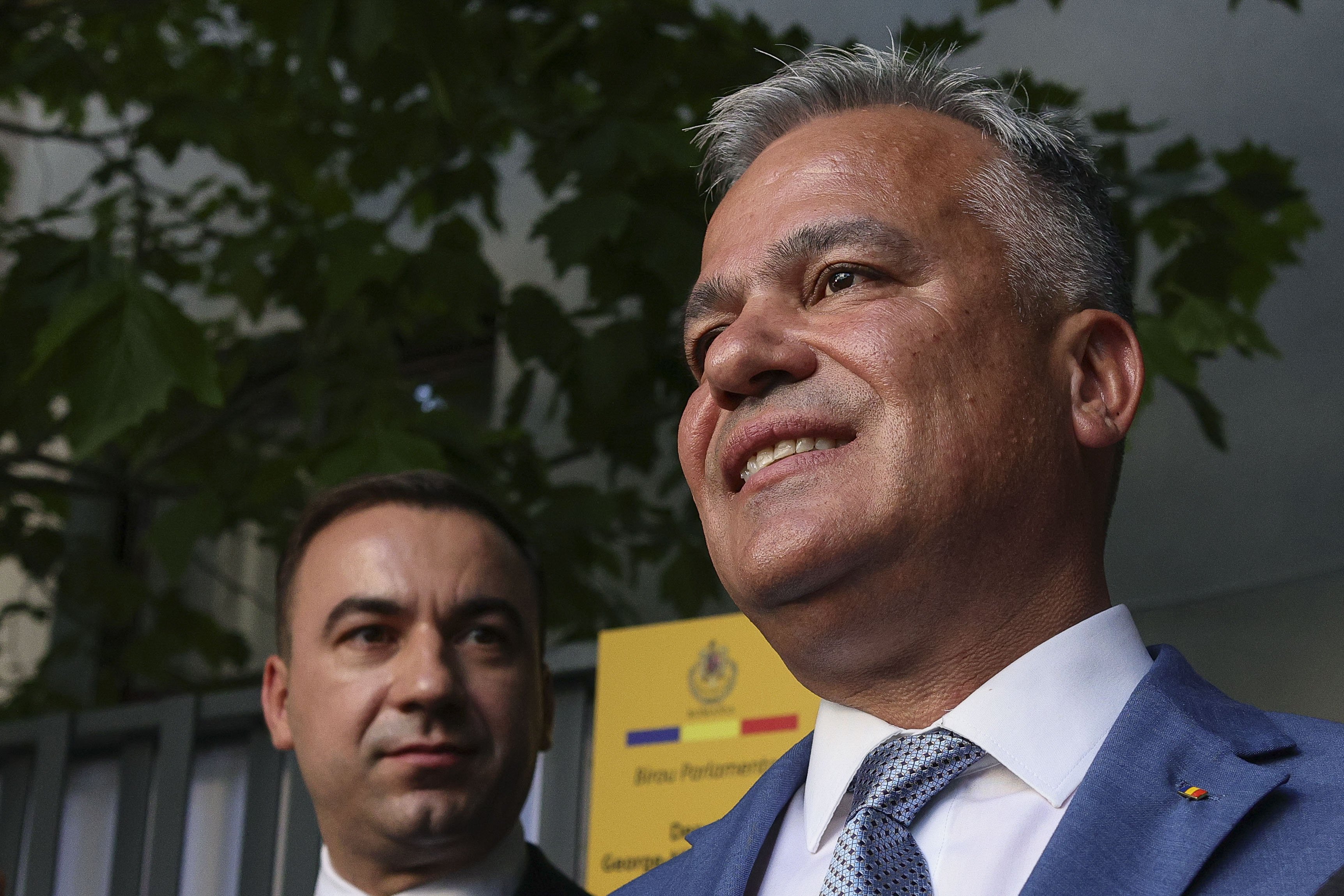 Veștea spune că Mureșan l-a tratat cu „răutate” când a fost desemnat premier, dar susține acum învestirea lui