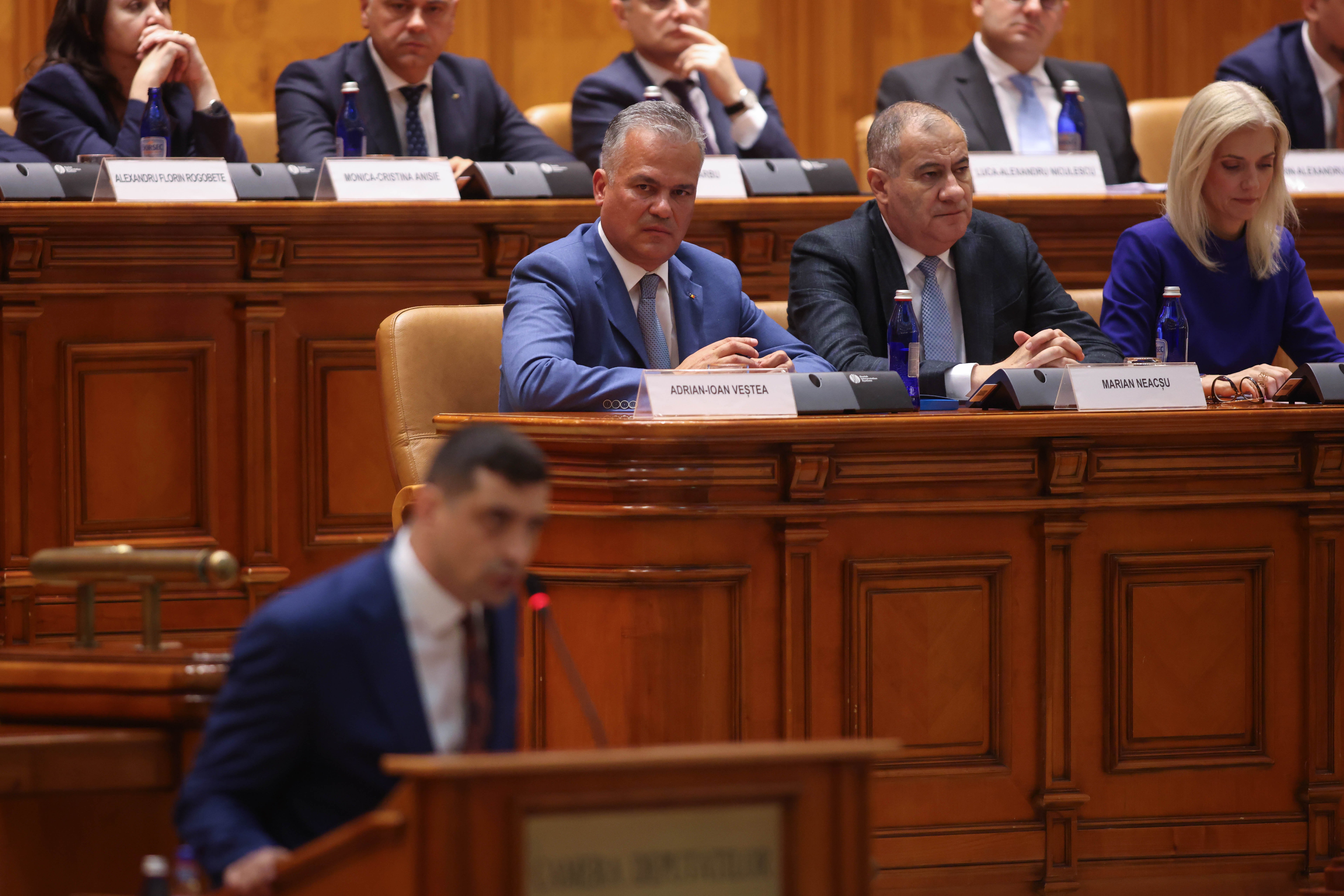 Sociolog, după respingerea Guvernului Veștea în Parlament: Culmea ironiei e să vezi trădătorii cum sunt trădați