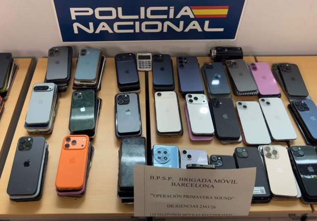 Un român a fost prins cu 139 de telefoane furate în timpul unui festival din Barcelona. A încercat să fugă cu autobuzul