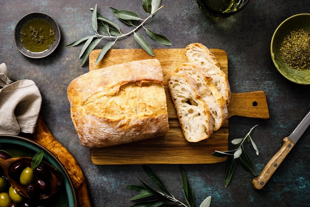 Pâinea italiană care a cucerit lumea - rețeta de ciabatta ușor de făcut acasă. Pâine crocantă la exterior, aerată în interior