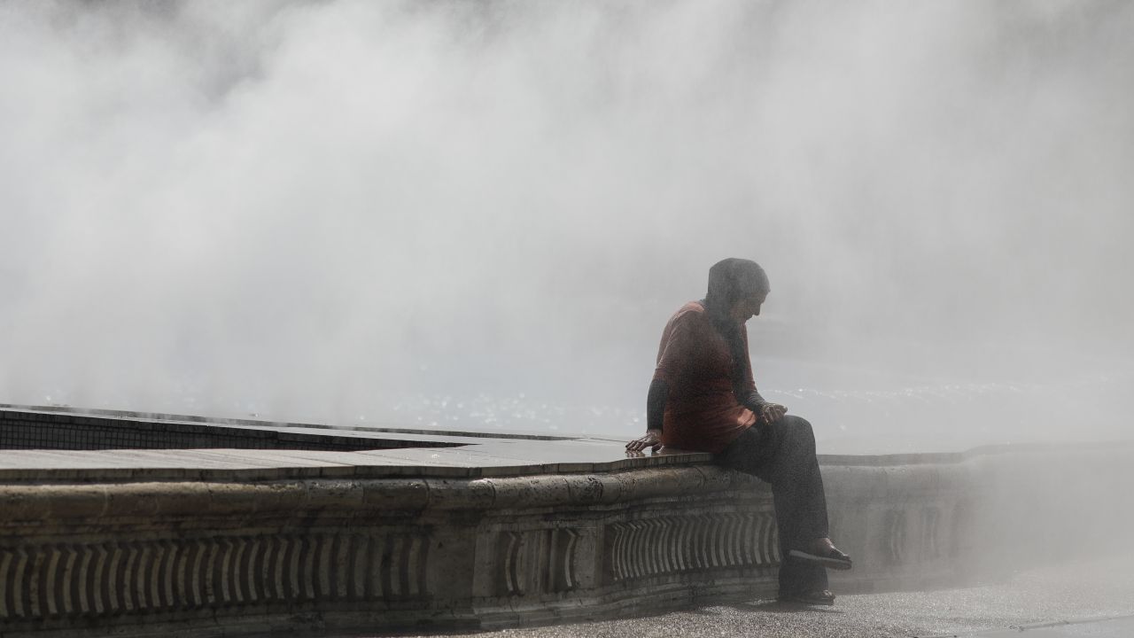 Canicula pune stăpânire pe România cu temperaturi de până la 40°C