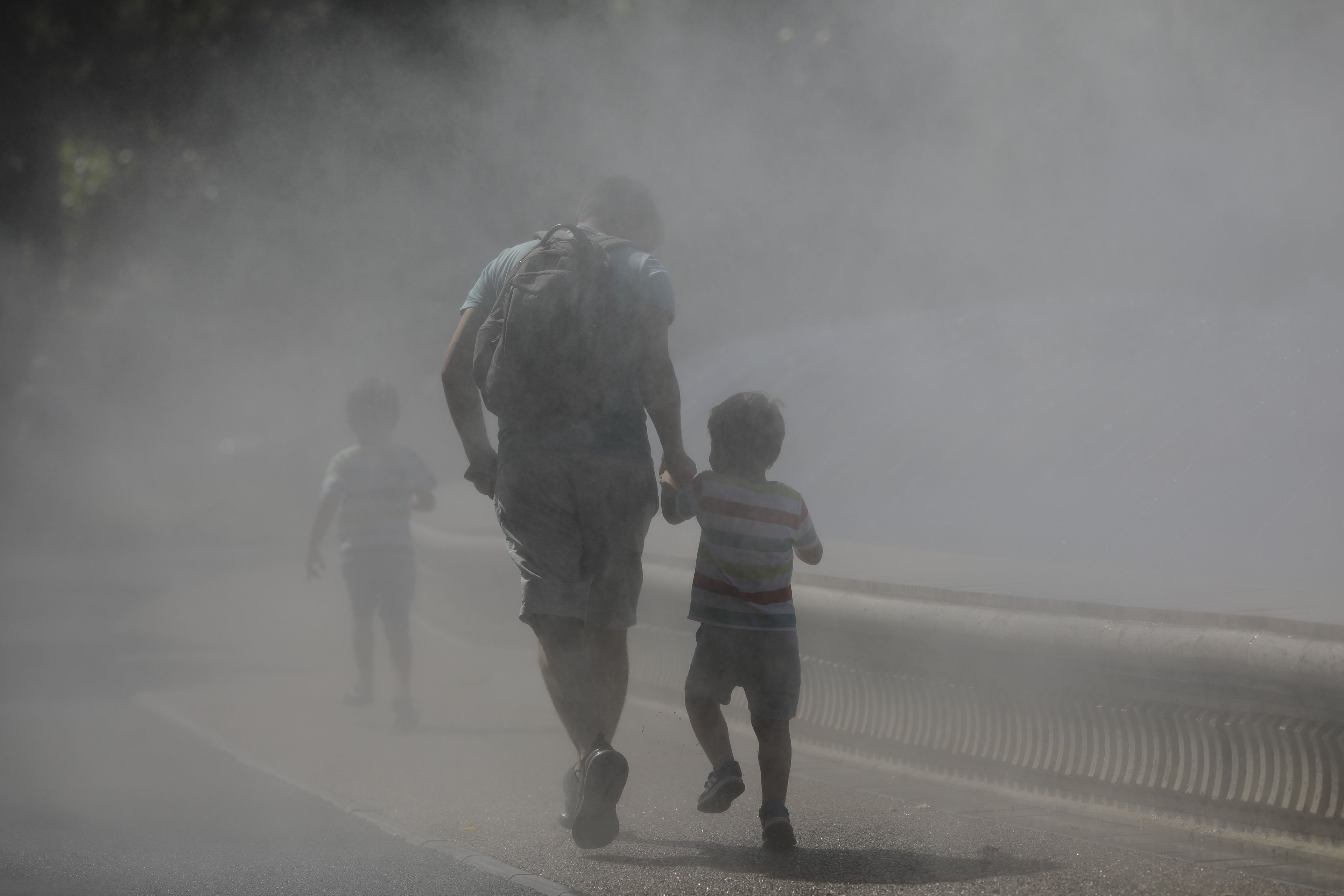 Canicula face primele victime în România. Un bărbat de 56 de ani a murit din cauza căldurii. Spitalele sunt în alertă