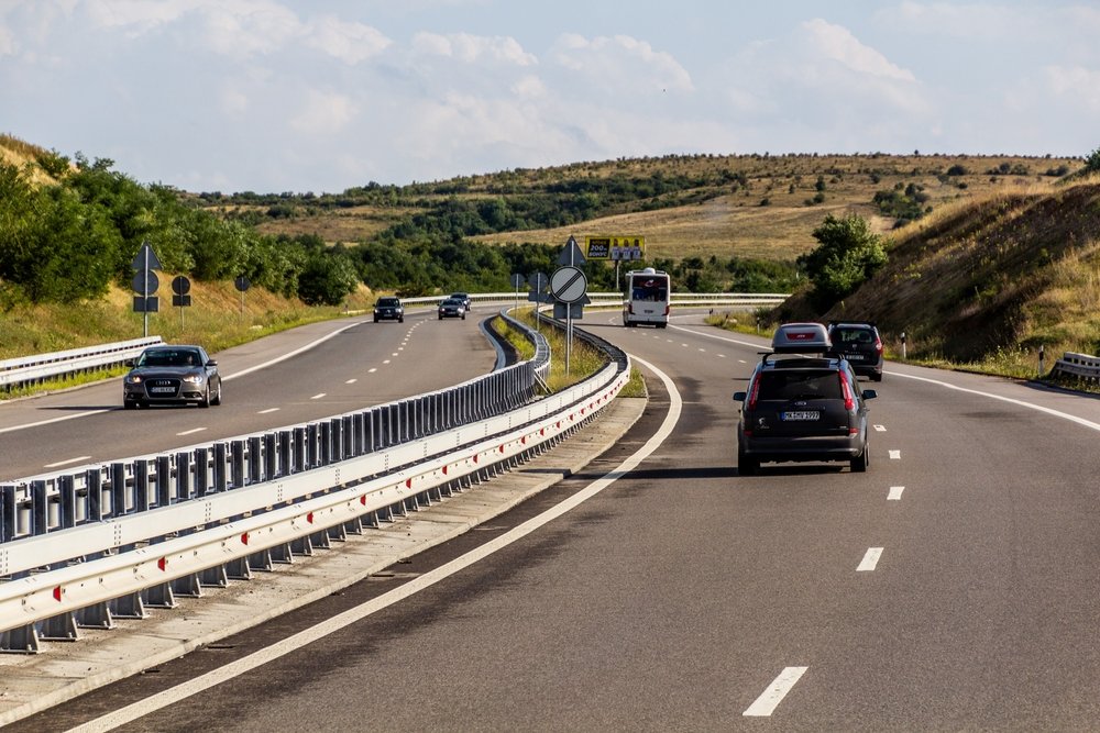 O fetiță de 12 ani din Bulgaria și-a salvat mama care a leșinat la volan, pe autostradă. Reacția ei a fost neașteptată