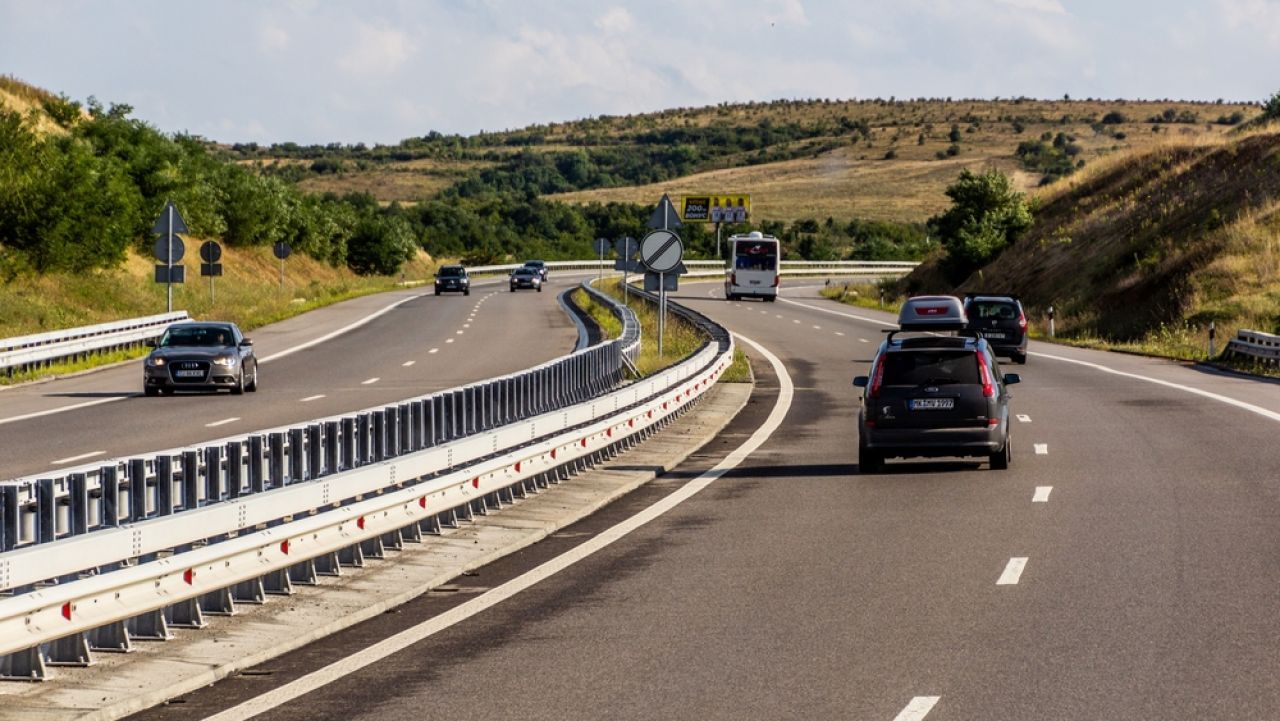 Fetiță de 12 ani din Bulgaria își salvează mama după ce aceasta a leșinat la volan