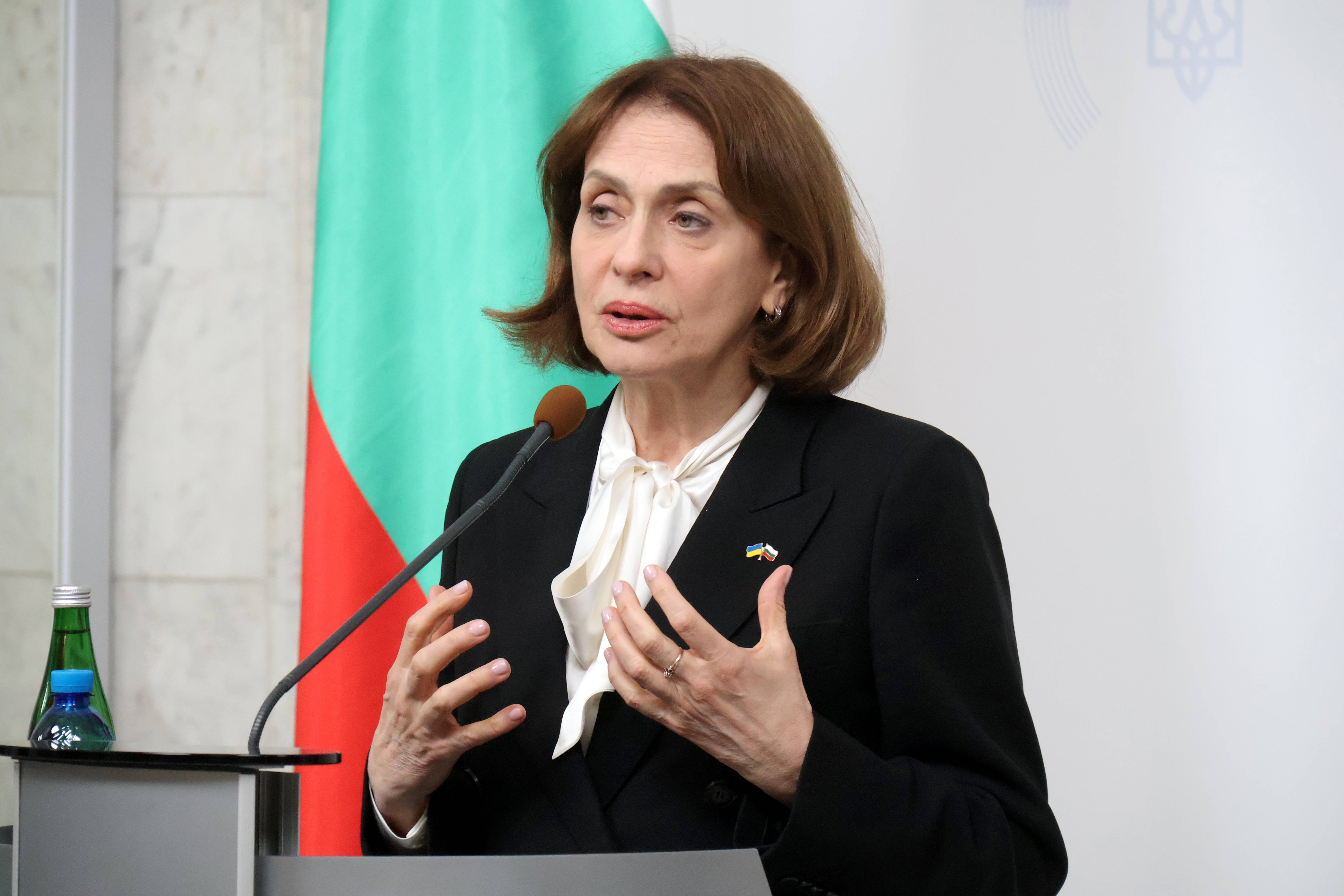 Fosta ministră bulgară de Externe: legătura dintre retragerea avioanelor americane și eliminarea vizelor este „ridicolă”