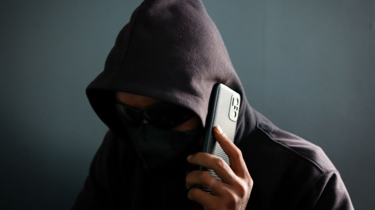 Un hoț în Spania și-a uitat telefonul în casa pe care a jefuit-o și a fost prins după ce a sunat pentru a-l recupera