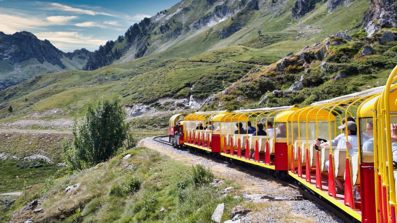 Trenul Artouste, cea mai înaltă cale ferată turistică din Europa, în Munții Pirinei