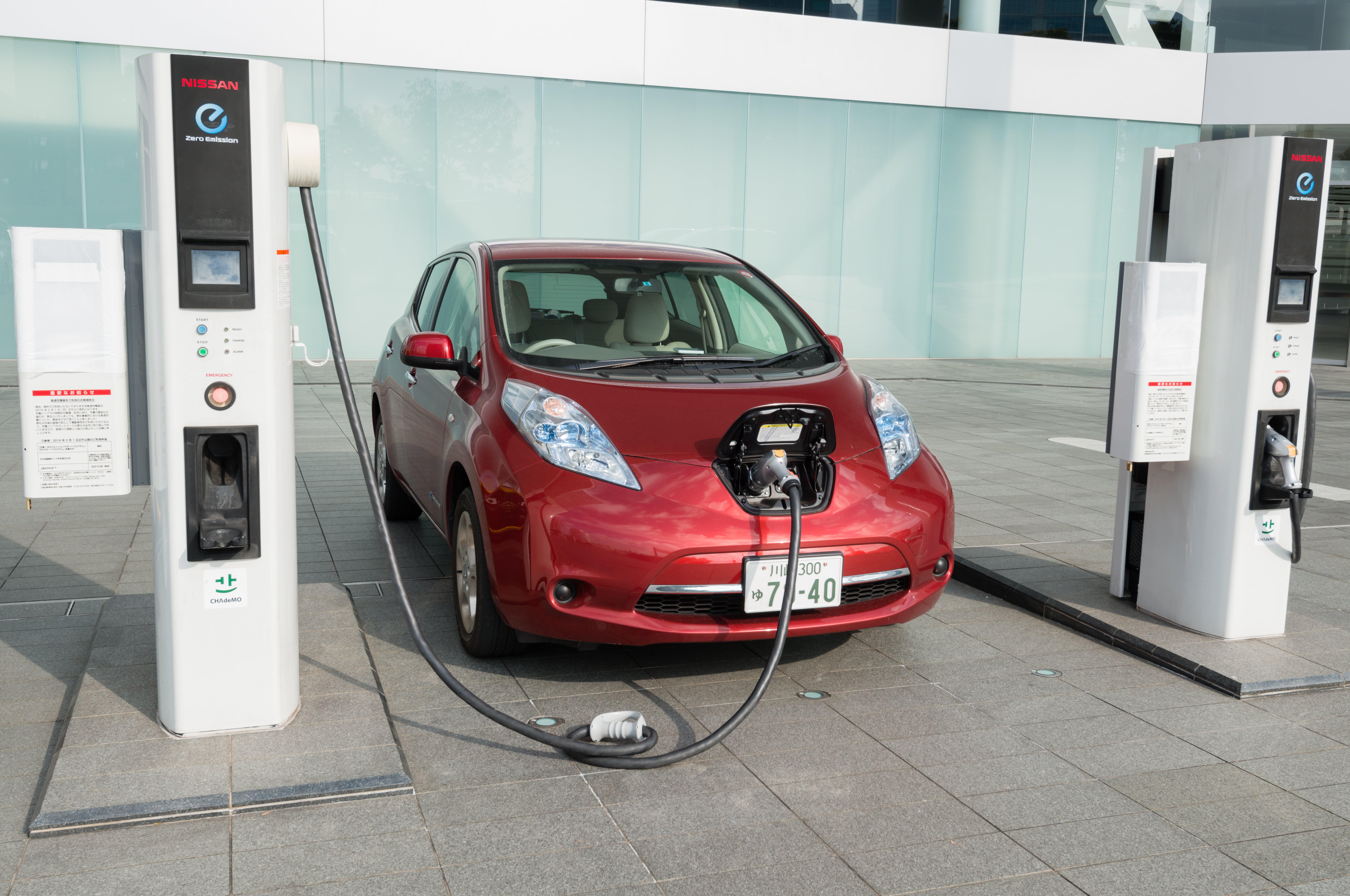 O femeie a rămas fără mașină electrică din cauza unei clauze ascunse a garanției „de 8 ani”. Detaliul scris cu litere mici