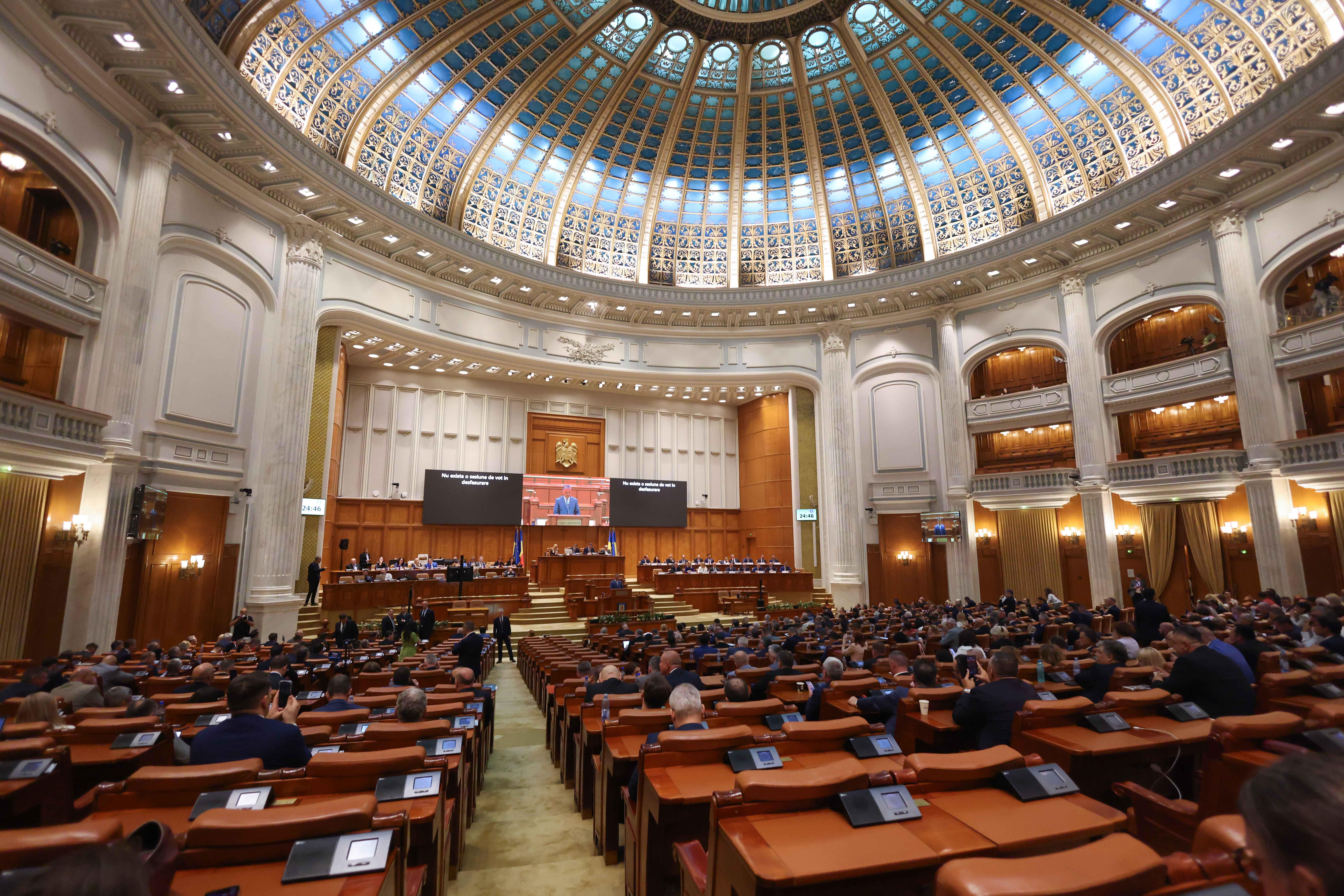 Parlamentarii ar putea fi chemați din vacanță pentru „legile PNRR”. Când s-ar putea întoarce la muncă - Surse