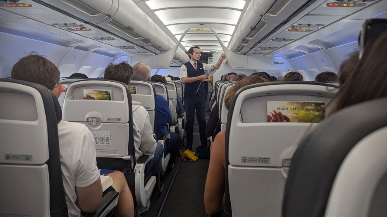 Zbor British Airways întors de urgență după semnalarea unui geam fisurat
