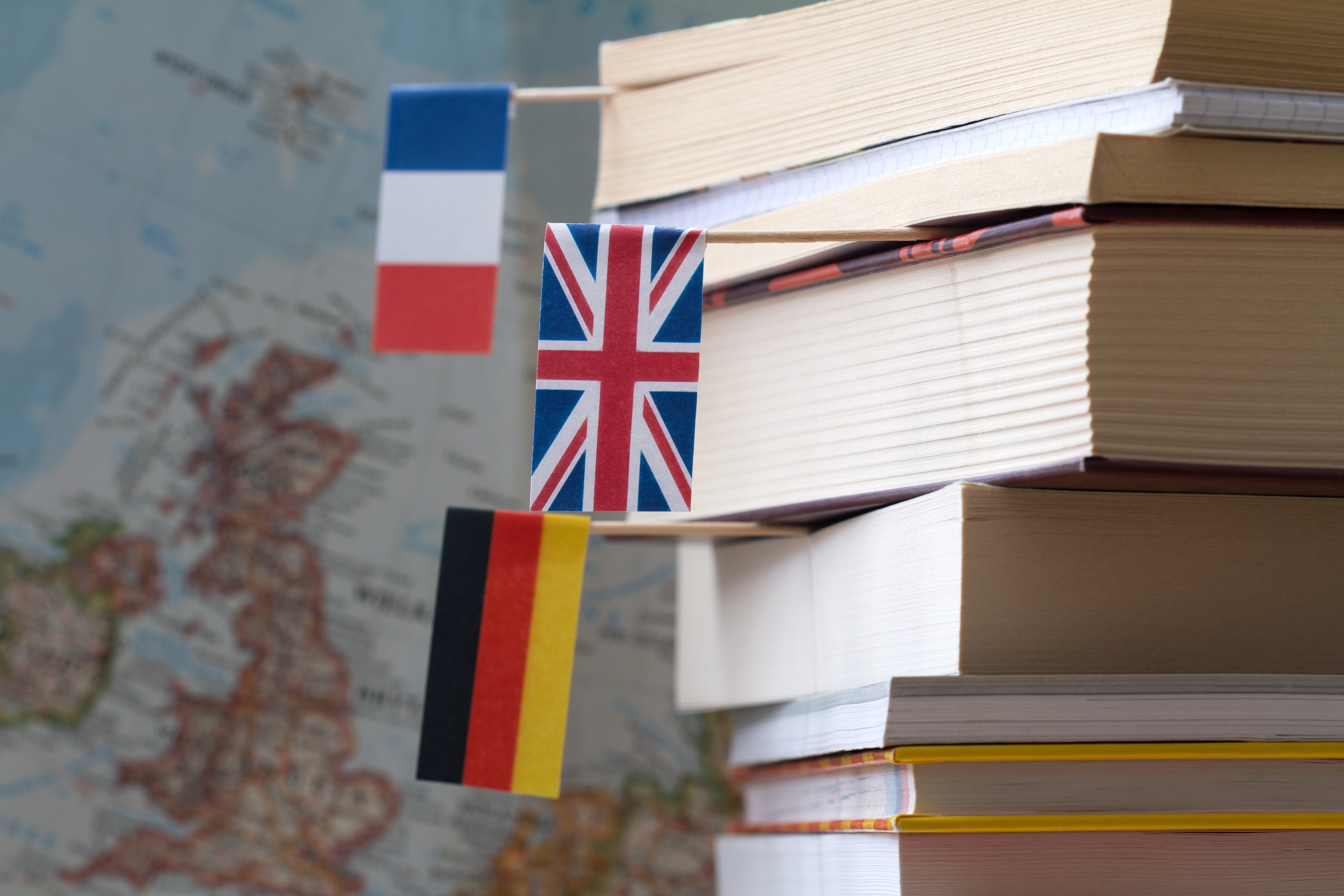 Studiu: Învățarea mai multor limbi străine poate încetini îmbătrânirea creierului cu până la 13 ani