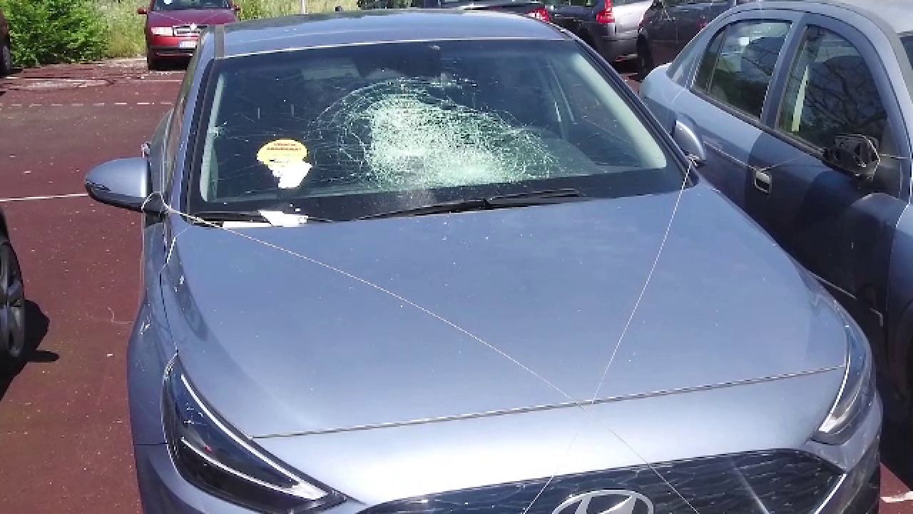 Cum au ajuns doi tineri să distrugă zece mașini într-o parcare folosită de Primăria Sectorului 4. Apelul primarului
