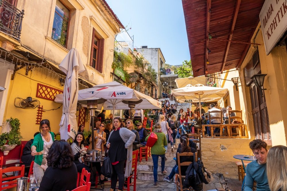 Vacanțele în Grecia s-au scumpit în ultimul an. Cum pot românii să plătească mai puțin pe transport și mâncare