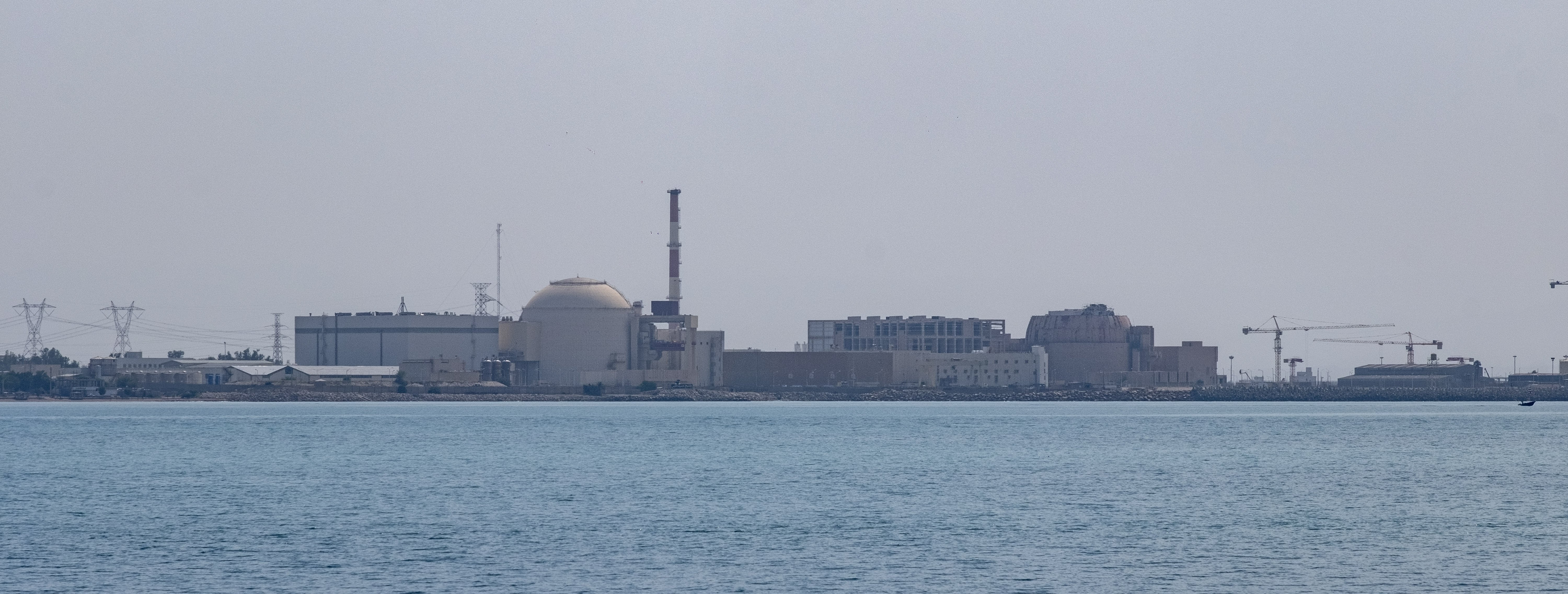 Noi atacuri americane în apropierea centralei nucleare de la Bushehr. Iranul a precizat că nu sunt victime