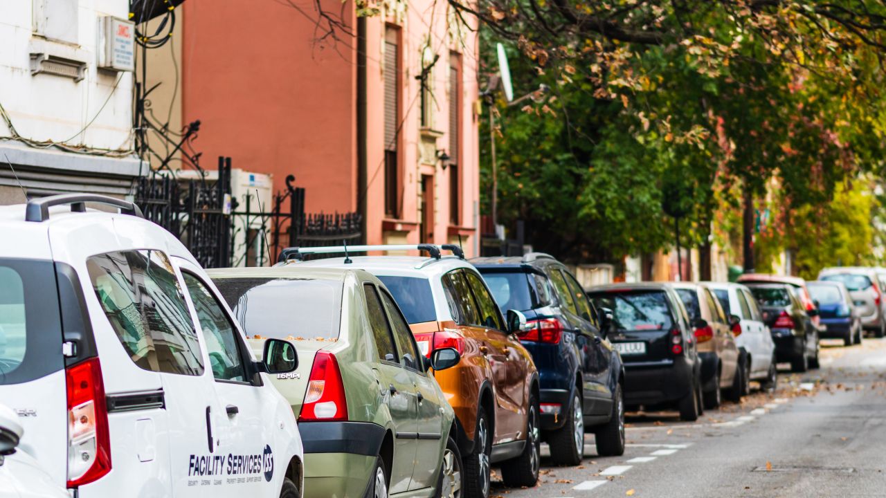 Problema parcagiilor în București: transformarea locurilor gratuite în surse de venit