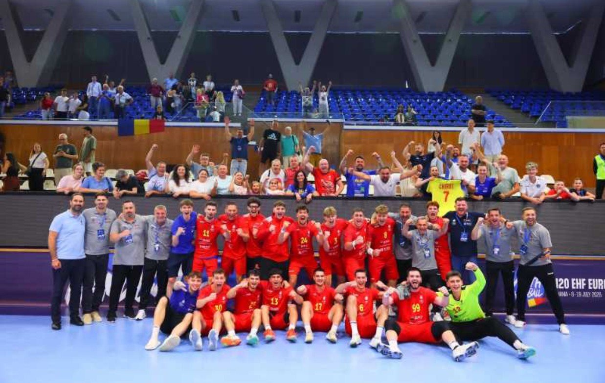 România a obținut o victorie spectaculoasă la handbal masculin și s-a calificat în grupele principale la Europeanul U20. FOTO