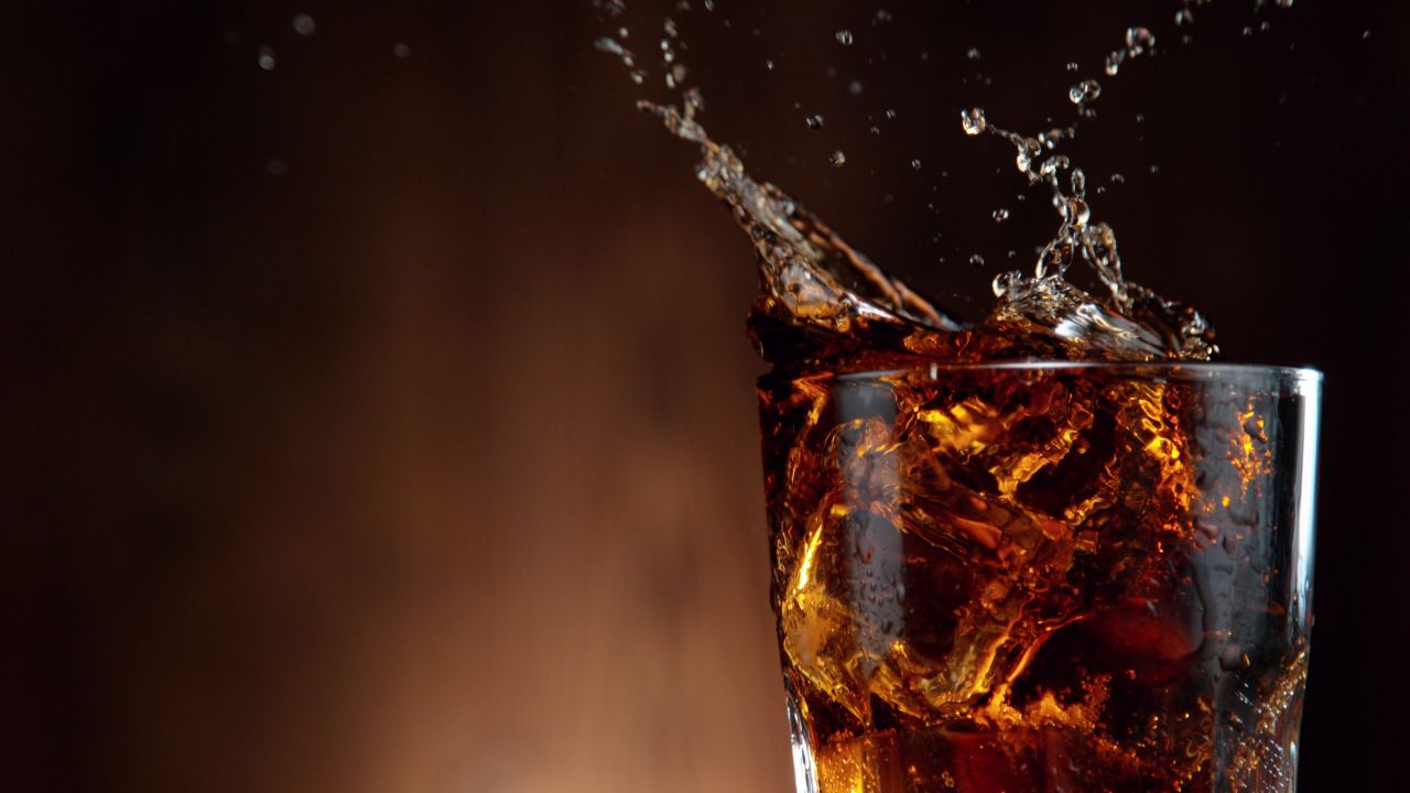 Coca-Cola domină piața băuturilor răcoritoare, PepsiCo în scădere pe Wall Street