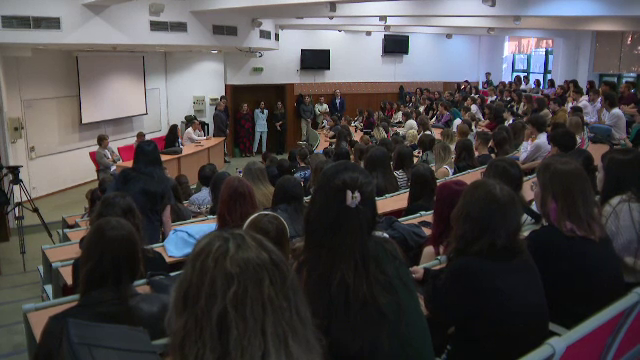 Înscrieri la facultate 2026. Universitățile vin cu specializări noi, dar și cu taxe mai mari pentru viitorii studenți