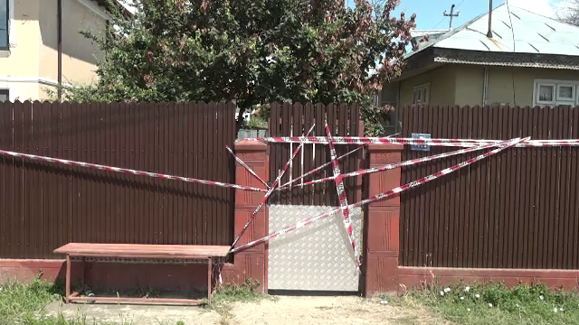 O femeie moartă de două săptămâni a fost găsită în casa iubitului ei, în Galați. Ar fi vrut să o îngroape în curtea casei
