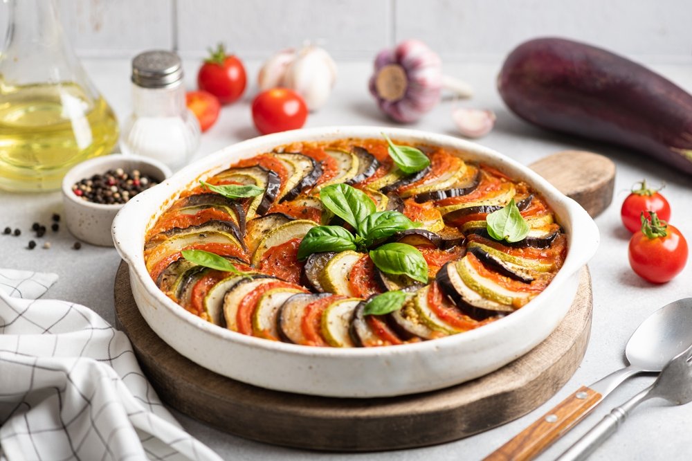 Rețeta originală de Ratatouille la cuptor. Trucurile franțuzești pentru legume perfect gătite