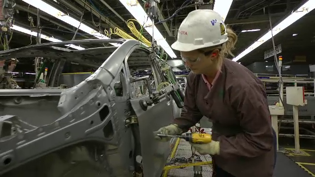 Industria auto europeană încetinește: Volkswagen pregătește restructurări, iar fabricile sunt sub presiune