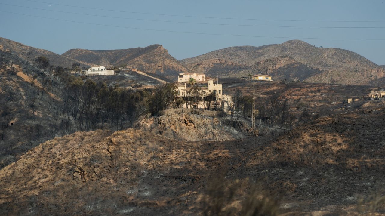 Casa din Spania ocolită de flăcări, dar proprietarii belgieni și-au pierdut viața în incendiu