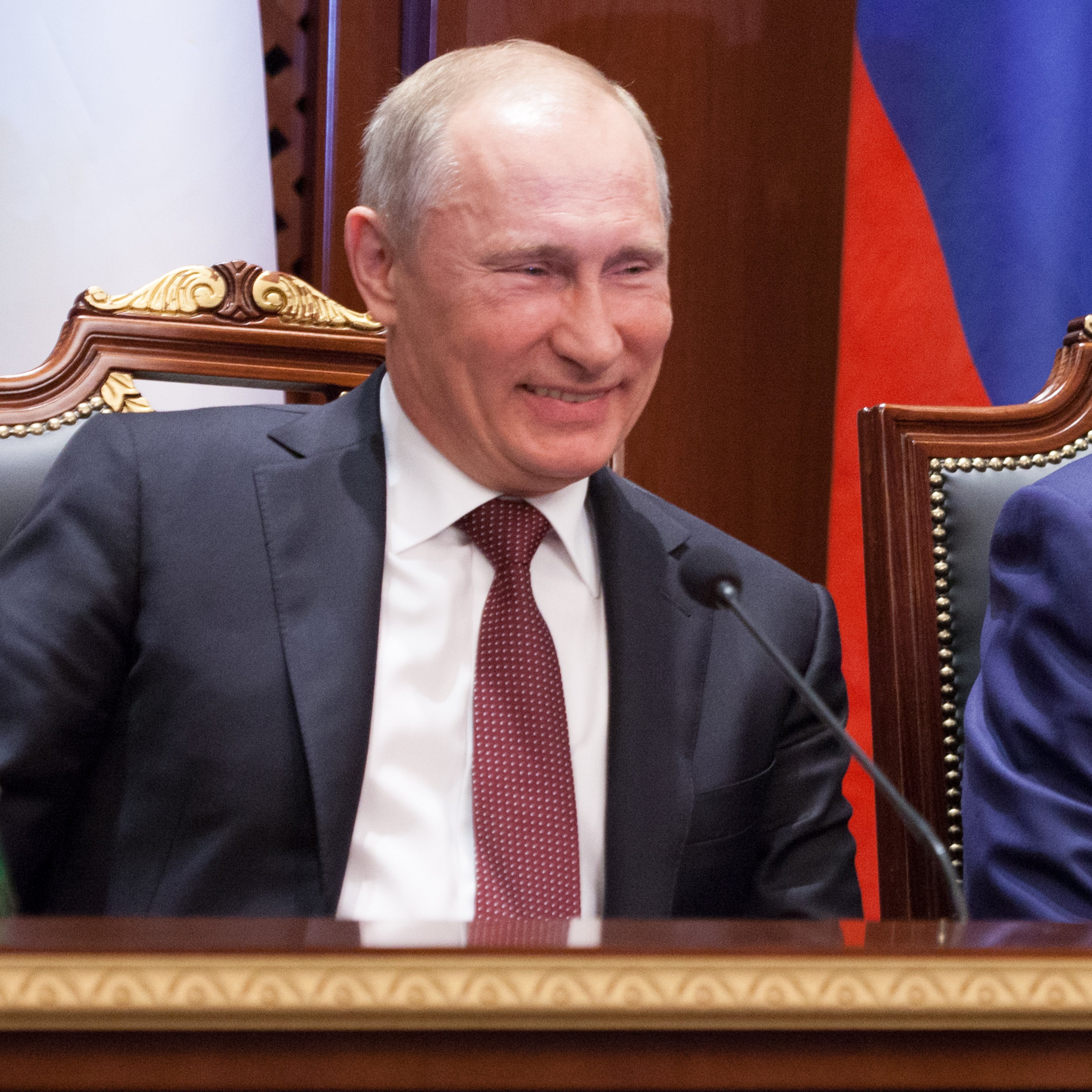 Bloomberg: Oligarhii ruși își scot miliardele din țară, de frică să nu le confiște Putin pentru a-și finanța războiul