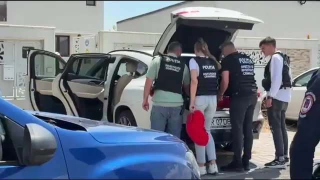 Dosar complex de cămătărie cu zeci de infracțiuni grave. 22 de persoane din clanul Buricea au fost reținute de DIICOT