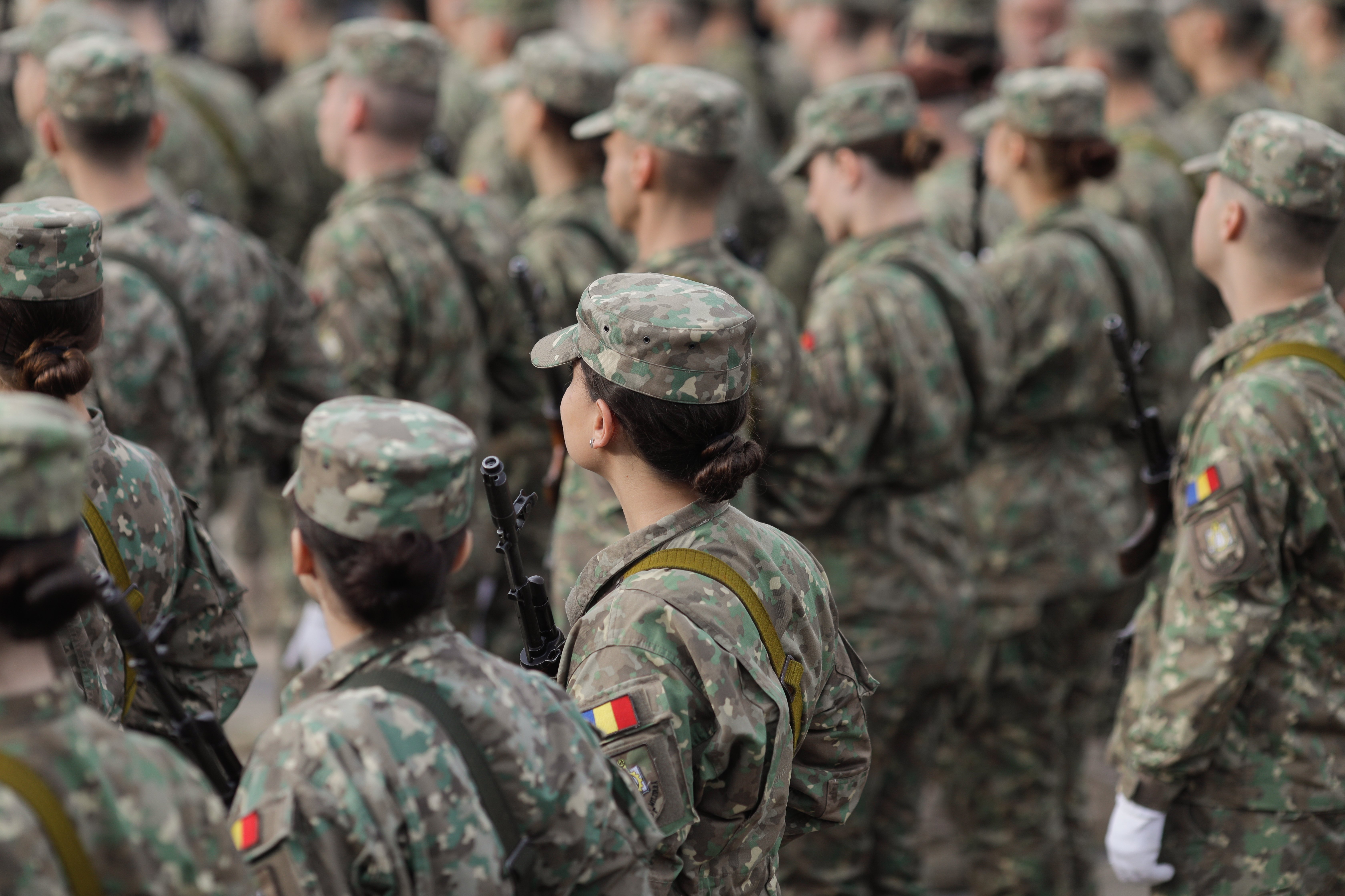 Un comandant militar din Murfatlar își deconta produsele personale și îi punea pe militari să-i zugrăvească apartamentul