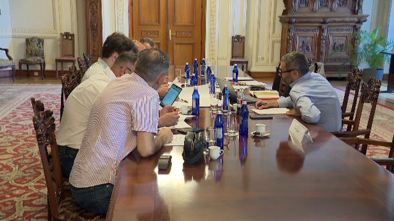 Legea salarizării provoacă nemulțumiri. Sindicatele din Educație și Sănătate amenință cu proteste și grevă generală
