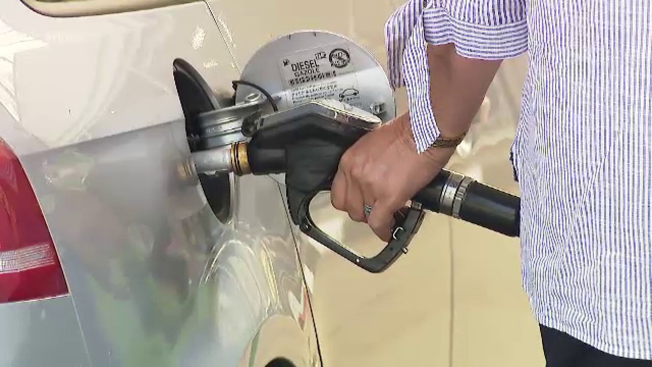 Scumpiri la carburanți în România din cauza tensiunilor din Orientul Mijlociu
