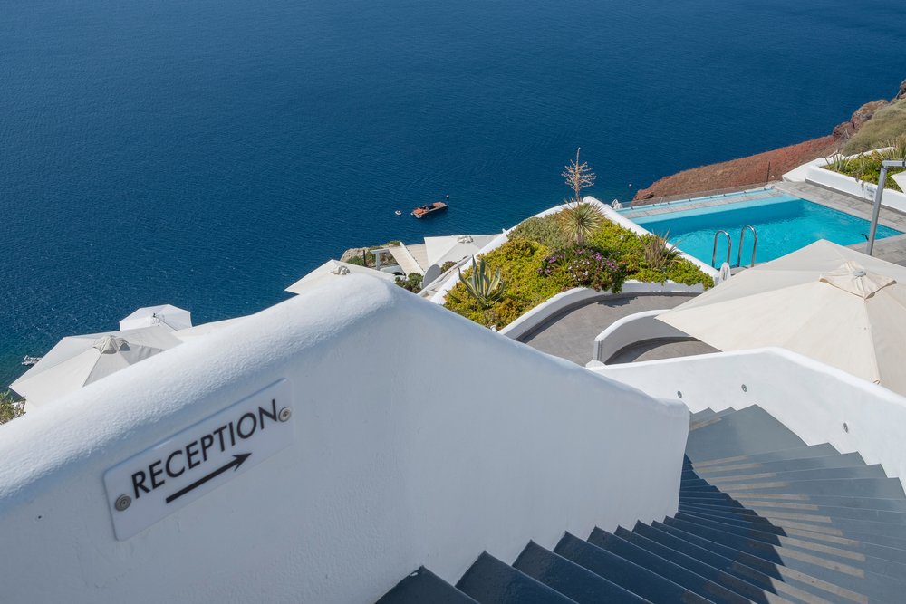 Capcana de la recepție în Grecia. Noua taxă obligatorie pe care mulți români uită să o calculeze când își fac bugetul